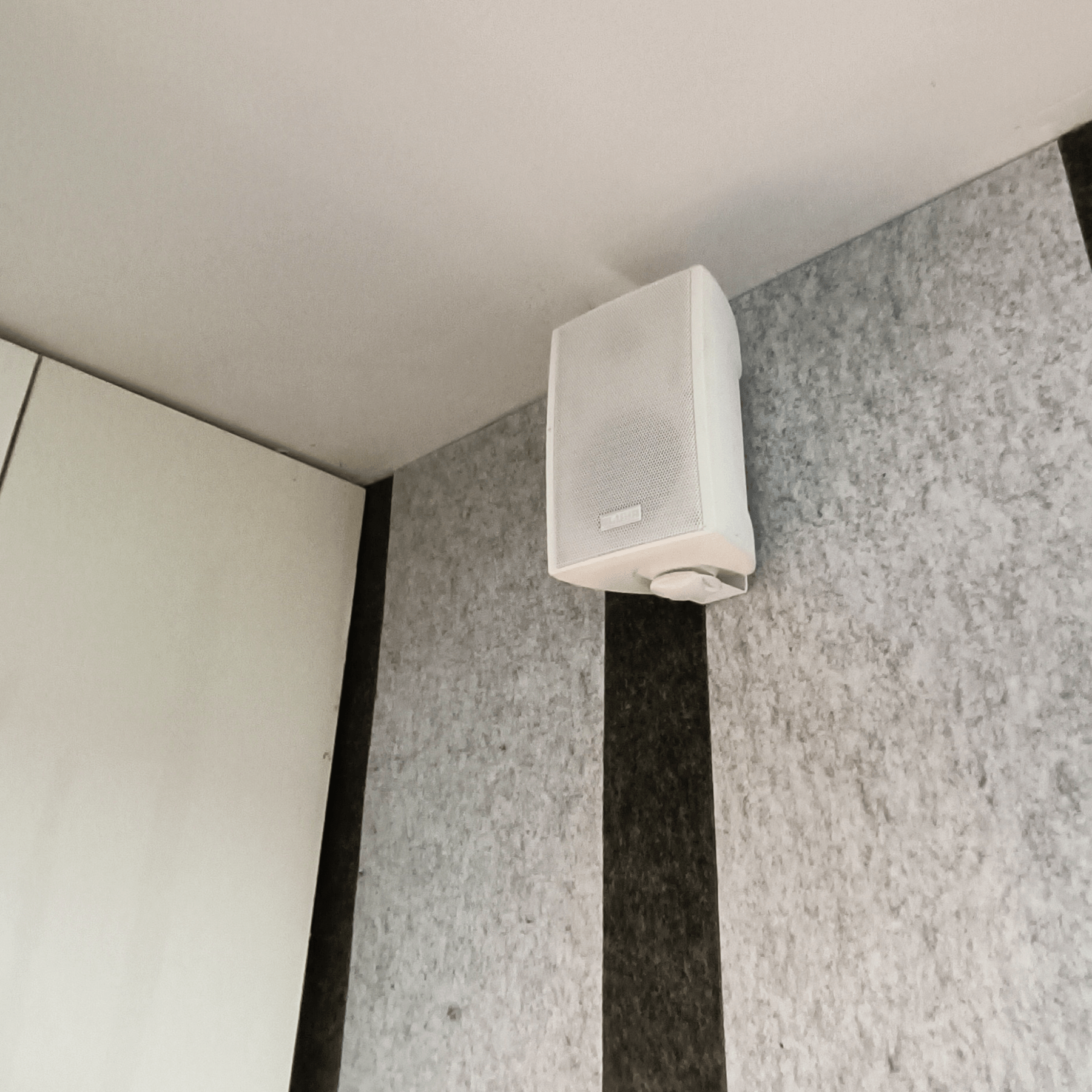 Ahuja PS300TM Speaker with Adjustable Power Taps