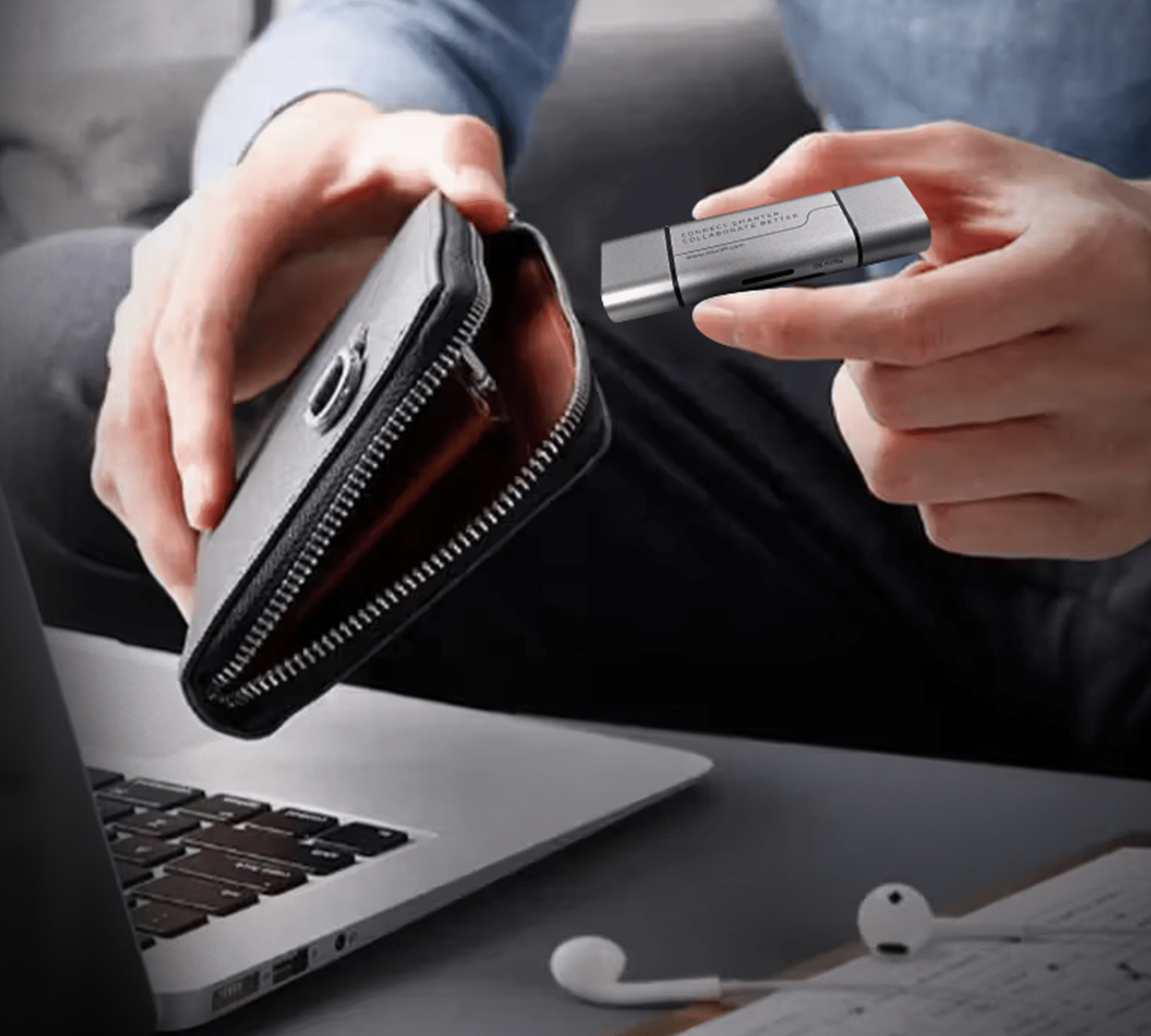 aiwaft 2-in-1 card reader compact design